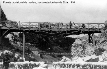 Puente provisional de madera hecho por el maestro Requinto (1910).