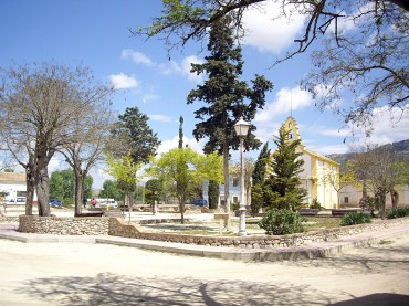 Plaza de Santa Eulalia, con la ermita al fondo.