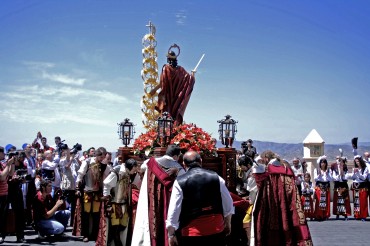 La subida del santo marca el inicio del último día de Fiestas.