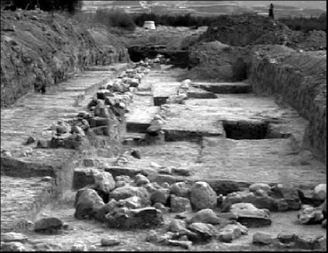 Acequia romana, la única descubierta, que llevaba a los cultivos de Monforte del Cid el agua del Vinalopó.