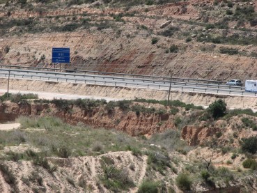 Mojón común a los tres términos de Petrer, Elda y Novelda, ya desaparecido por las obras de la autovía Alicante-Madrid.