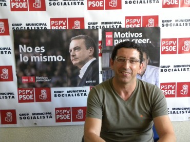 Alfonso Lacasa en el despacho del PSOE en el ayuntamiento