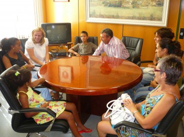 Los niños han contado su experiencia a las autoridades municipales.