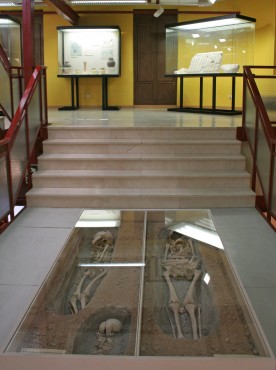El museo tiene tres salas dedicadas a la arqueología, la etnología y una sala de exposiciones