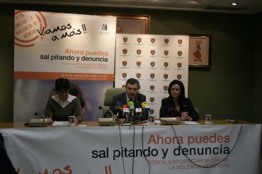 La concejal de Igualdad Mª Dolores Bonillo, el Alcalde Pascual Díaz y la Diputada Provincial Mari Sun Prieto