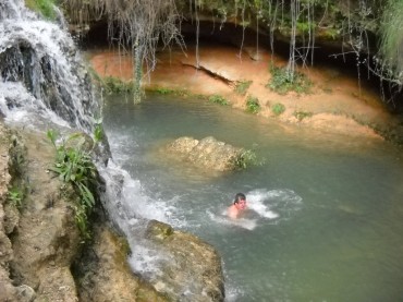 Refrescante baño en las pozas de la Sierra de Mariola, que ven nacer al Vinalopó.