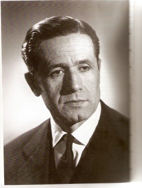 El doctor José Pertejo, en una fotografía extraída del libro de Bazán.