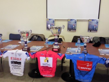 Trofeos y maillots de esta competición, que se prevé muy disputada.