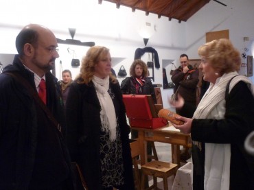 El Alcalde de Ubrique junto con la Concejal de Desarrollo Económico Pepa Villaplana