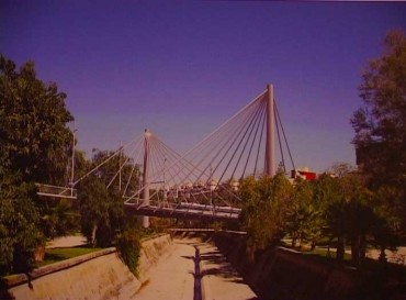 El proyecto contempla la construcción de un puente sobre el Río Vinalopó