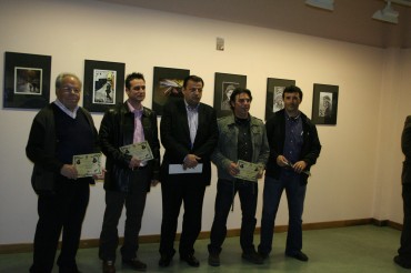 Ganadores de la sección local junto con el concejal de cultura Jose Miguel Payá y el representante del Grupo Fotográfico de Petrer Juan Miguel Martinez Lorenzo