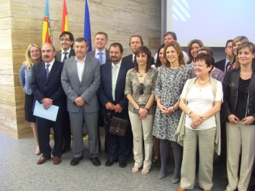 Representantes de 55 municipios de Alicante han firmado hoy un convenio con la Consellería de Justicia