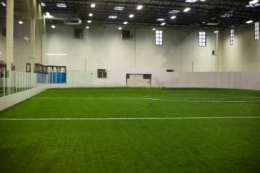 Los campos de fútbol idoor tienen una peculiar imagen de jaula, en el que las paredes pueden ser utilizadas como un elemento más en las jugadas