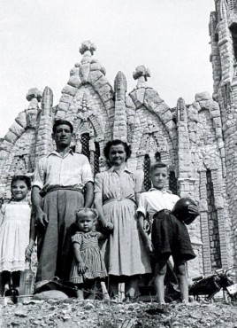 El infante Edu y su familia en el Castillo de la Mola.