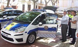 Fotografía de los dos nuevos vehículos policiales adquiridos en esta legislatura, y que según el sindicato, "tanto se han promocionado en medios gráficos".