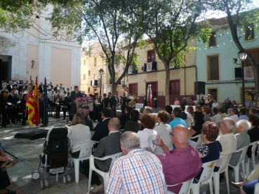 Pascual Díaz se dirige a los vecinos en los actos conmemorativos del día de la Comunidad.