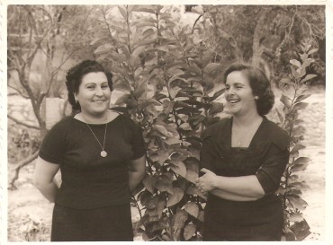  Joaquina (izquierda) y Eufemia (derecha), una larga amistad.