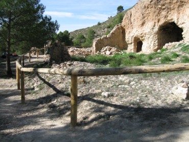 Vallado perimetral de la cova de Frescoreta.