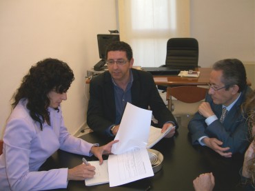 Alfonso Lacasa durante la reunión mantenida con Ángel Luna y Ana Noguera