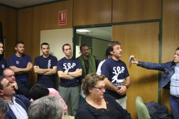 Algunos miembros del SEP-CV protestaron protestaron por la gestión del equipo de gobierno.