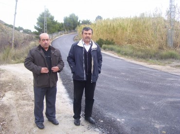 Se trata de una actuación sufragada íntegramente por la Diputación de Alicante con un presupuesto de entre 180.000 y 200.000 euros y que se suma a otras anteriormente realizadas como el asfaltado de 11 km. del camino de Catí. 