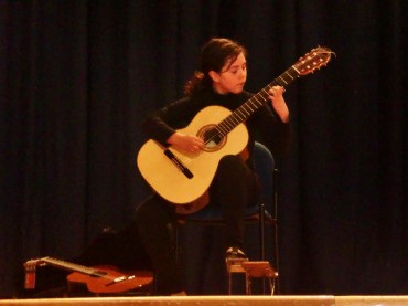 La joven Marina Payá durante el Concurso de Guitarra "Ciutat de Xixona".