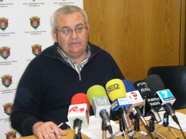 El concejal de EU, Pepe Medina, ha explicado las razones del 'no' de su partido a los presupuestos presentados por el Ayuntamiento.