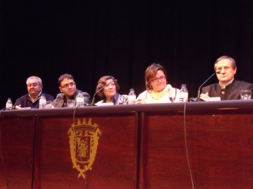 De izquierda a derecha: Pepe Medina (candidato a la alcaldía en Petrer), Vicent Galvany (candidato a la alcaldía en Biar), Luisa Martínez (candidata a la alcaldía en Elda), Julia Díaz (Coordinadora Local EU Petrer) y Willy Meyer (eurodiputado IU).